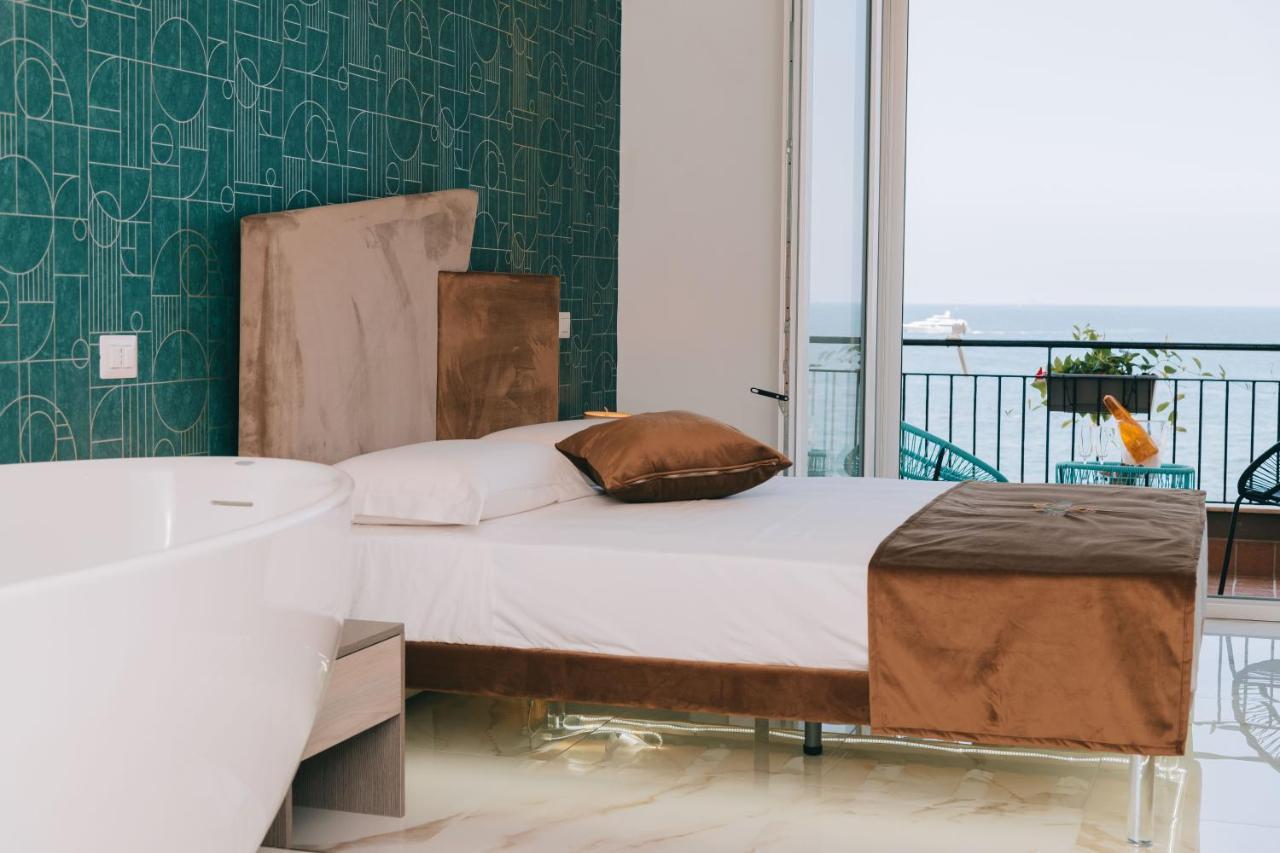 Frontemare Suite Castellammare di Stabia Bagian luar foto