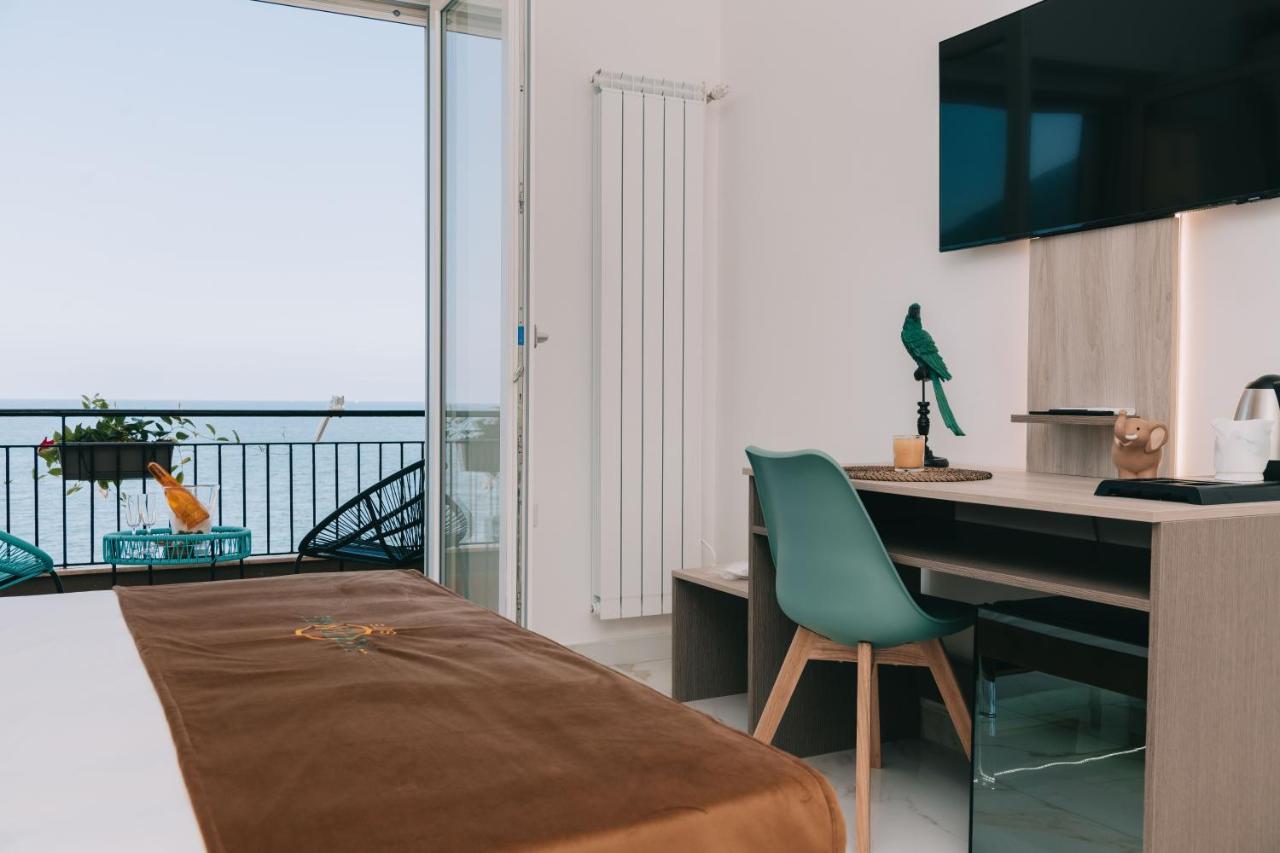 Frontemare Suite Castellammare di Stabia Bagian luar foto